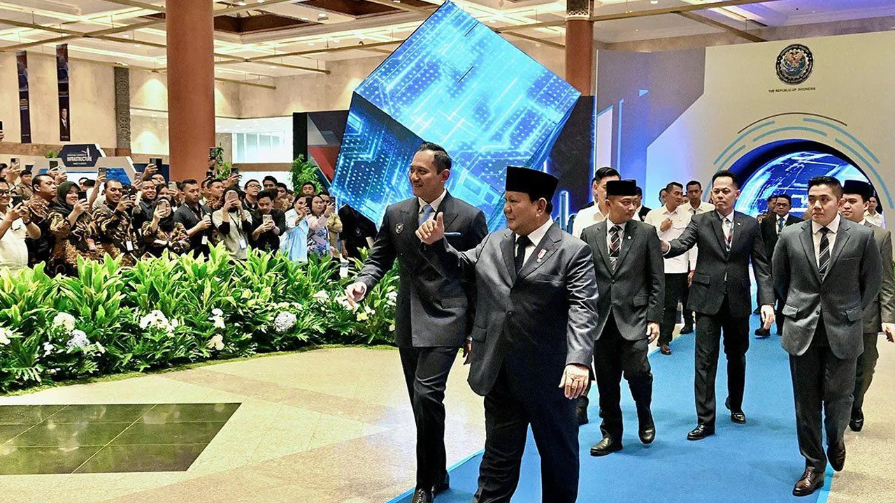 Seskab: Tanggul laut proyek vital lindungi pantai utara Jawa dari rob