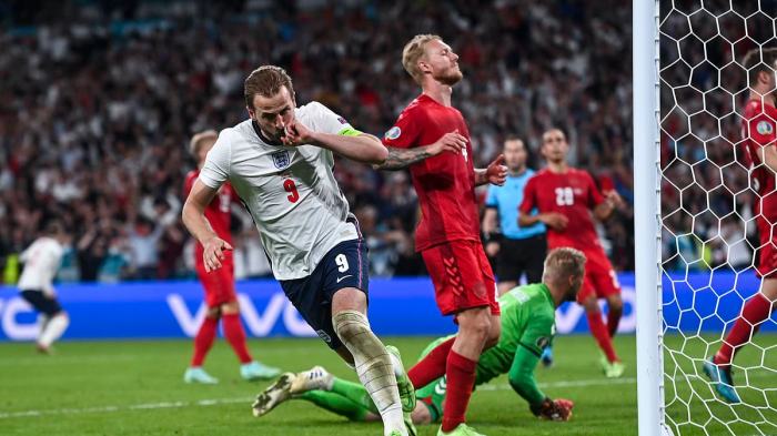 Denmark Frustrasi Lawan Skotlandia, Schmeichel Jadi Bahan Meme!