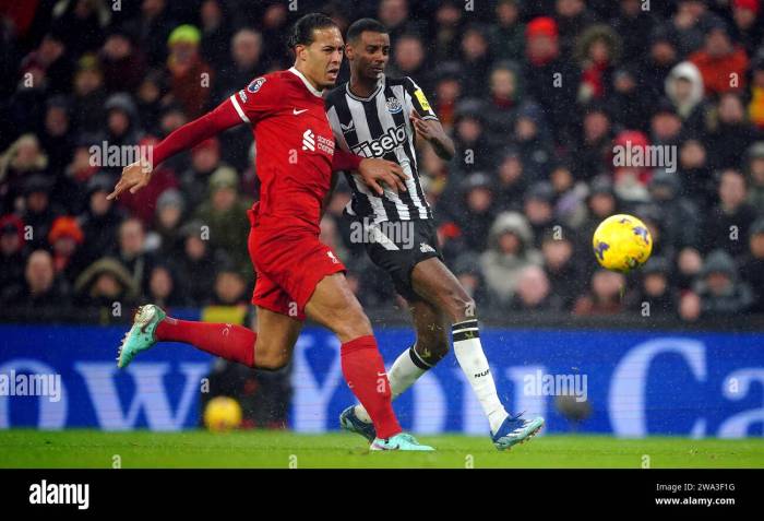 Alexander Isak Senyum Lebar Sambut Debut Liverpool